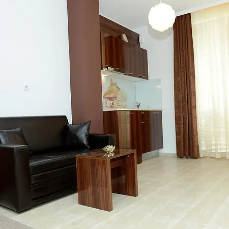 Diamond Daire Naousa